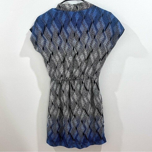 Black white and blue abstract print notched V-neck dress with pockets size XS - Picture 9 of 10